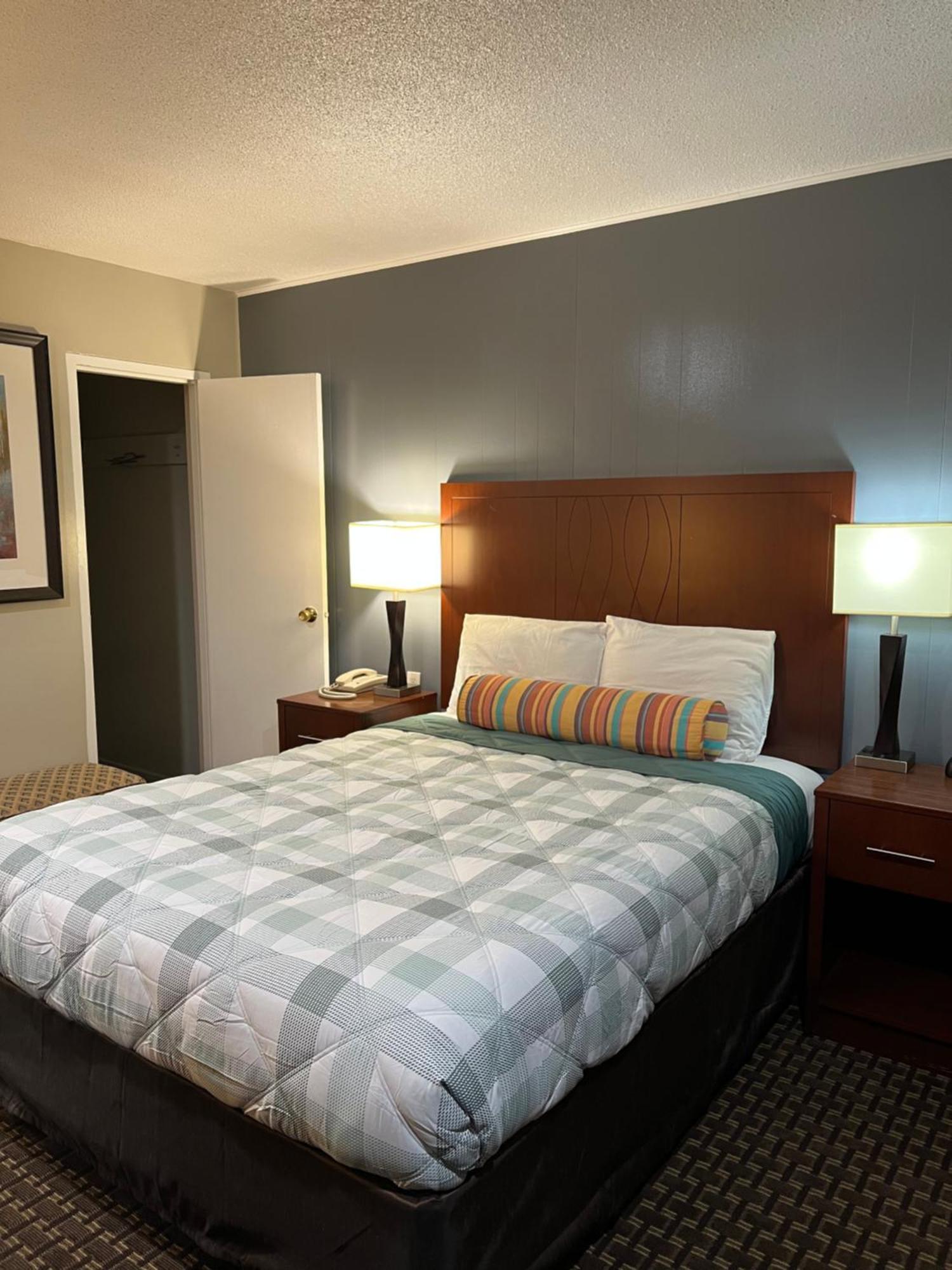 Travelers Inn Eugene University Exterior photo